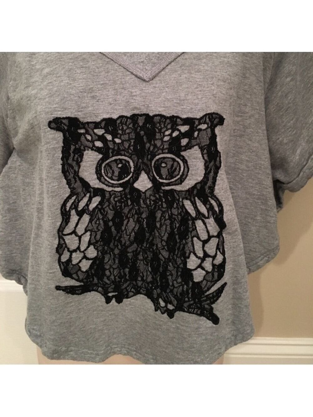 ROMEO & JULIET COUTURE Gray Short Sleeve Sweatshirt w/ Lace Owl Print Size S - Picture 4 of 6